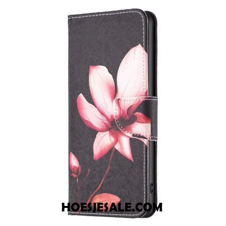 Leren Hoesje Voor iPhone 16 Pro Max Roze Bloem Met Zwarte Achtergrond